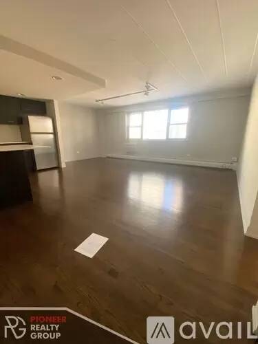 Main picture of 6119 N Kenmore Ave
