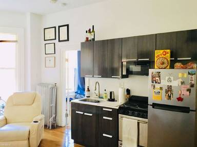 Main picture of 225 Newbury St
