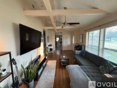 Main picture of 816 E Texas St