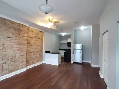 Main picture of 3143 W Warren Blvd