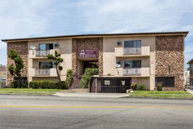 Main picture of 12019 Vanowen St