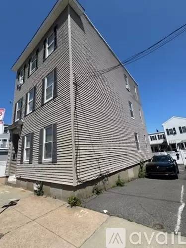 Main picture of 656 E 2nd St