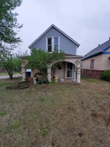 Main picture of 120 N Macomb Ave