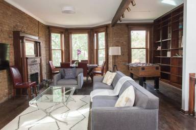 Main picture of 3841 N Kenmore Ave