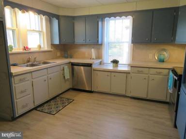 Main picture of 12 Naylor Ave