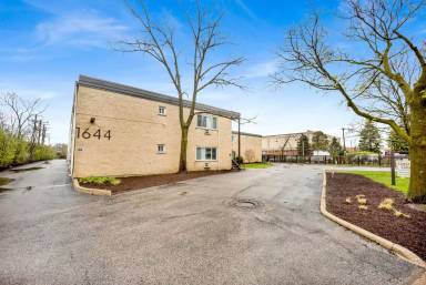 Main picture of 1644 Waukegan Rd