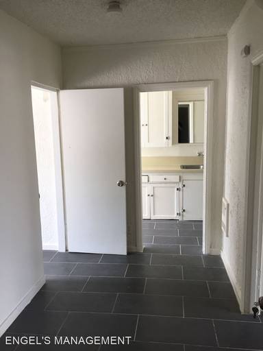 Main picture of 1742 1/2 W 62nd St