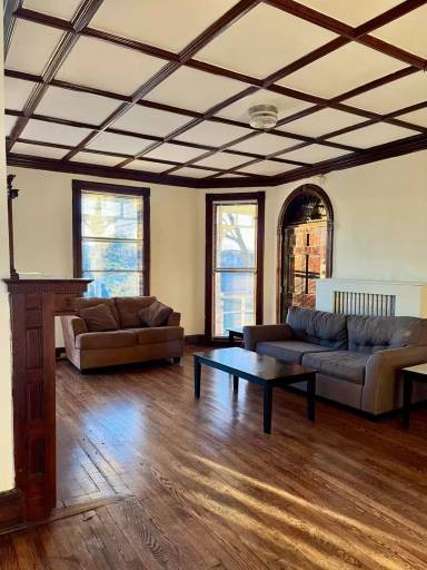 Main picture of 112 Lake St