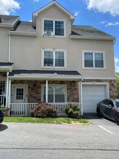 Main picture of 3490 Linden St