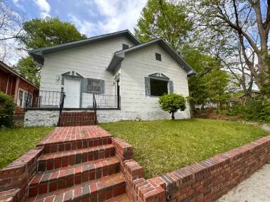 Main picture of 1111 Lawton Pl SW