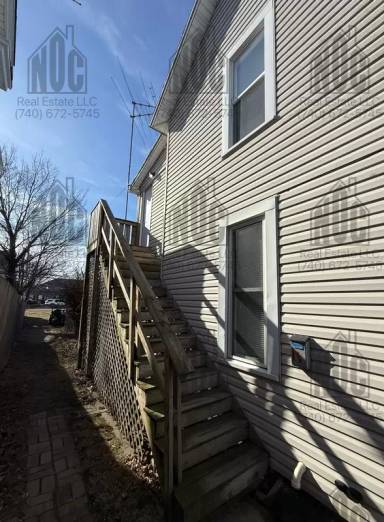 Main picture of 136 E Allen St