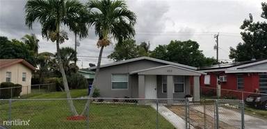 Main picture of 2712 NW 2nd St