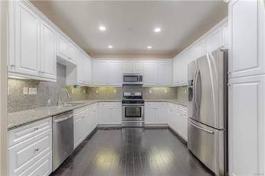 Main picture of 672 E Valencia St