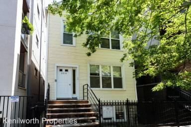 Main picture of 2219 N Leavitt St