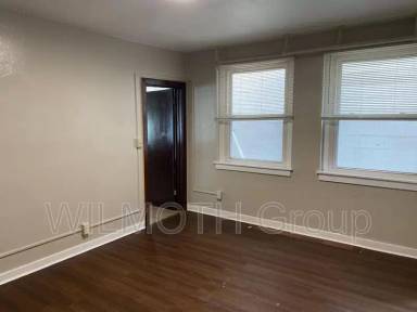 Main picture of 201 E Pike St