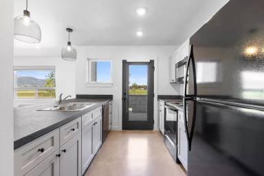 Main picture of 5173 Fallon St