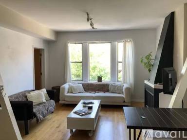 Main picture of 1935 W Division St