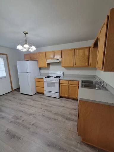 Main picture of 380 N School St