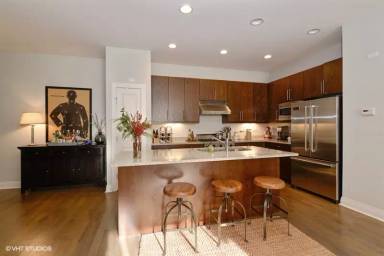 Main picture of 5771 N Ridge Ave