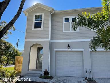 Main picture of 2502 W Fig St
