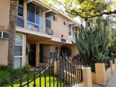 Main picture of 1334 N Las Palmas Ave