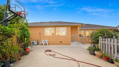Main picture of 628 W Floral Dr