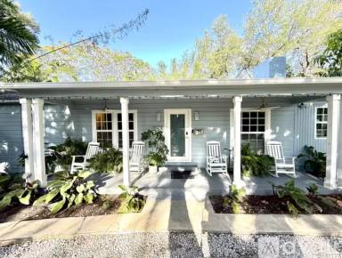 Main picture of 5023 SW 59th Ave