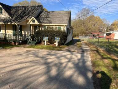 Main picture of 547 N Oakland Ave
