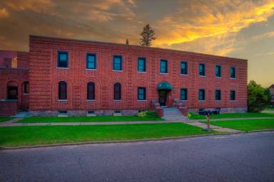 Main picture of 225 N Pioneer Ave