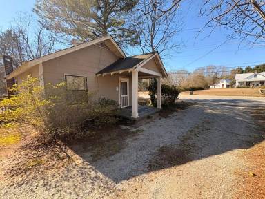 Main picture of 105 Whitehall Rd