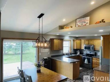 Main picture of 5451 North Ave