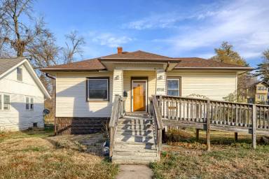 Main picture of 2706 Crown Point Ave