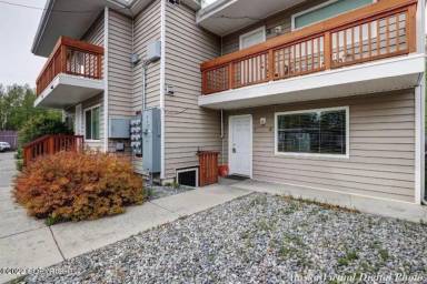 Main picture of 1307 W 38th Pl