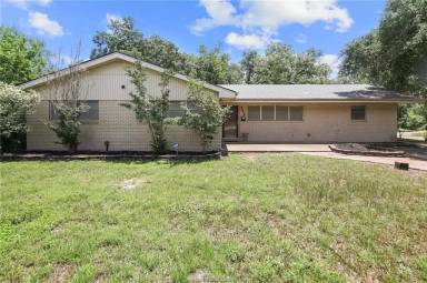 Main picture of 305 Brookside Dr W