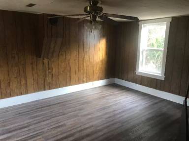 Main picture of 414 Schoolhouse Ln