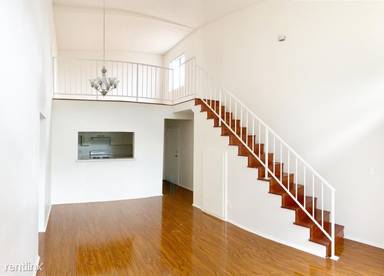 Main picture of 15020 Burbank Blvd