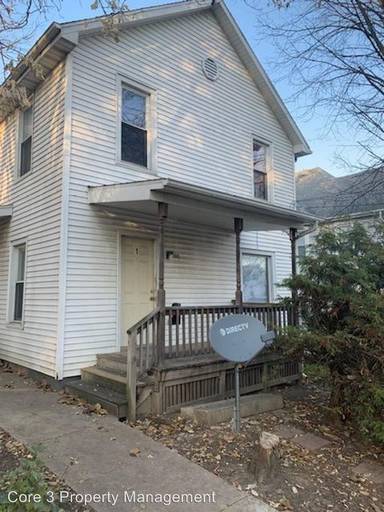 Main picture of 905 W Front St