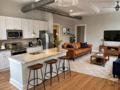 Main picture of 140 W Washington St