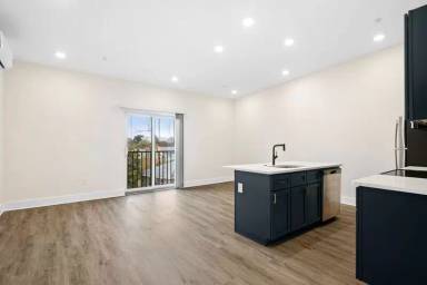 Main picture of 6832 Ridge Ave