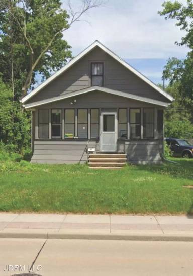 Main picture of 1508 E Wisconsin Ave