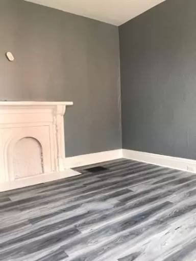 Main picture of 1412 W Diversey Pkwy