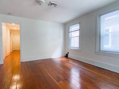 Main picture of 1933 Chestnut St