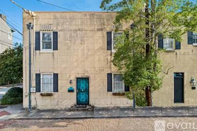Main picture of 25 W Perry St