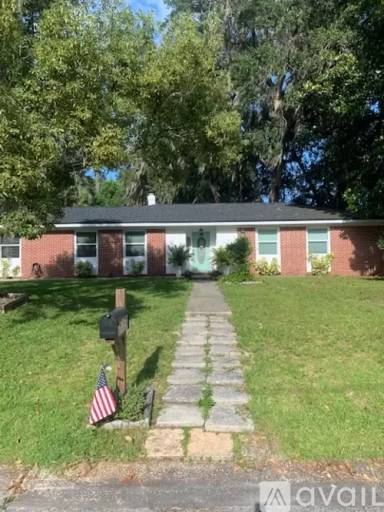 Main picture of 646 Palm Dr