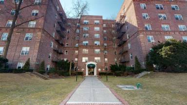 Main picture of 7001 113th St