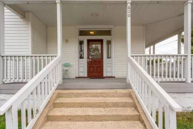 Main picture of 600 E Main St