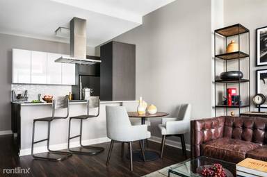 Main picture of 201 N Clark St