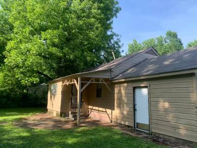 Main picture of 2555 Henderson St