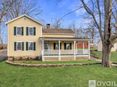 Main picture of 454 Danbury Rd