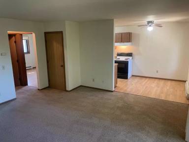 Main picture of RM 916 North Oak Street - 6